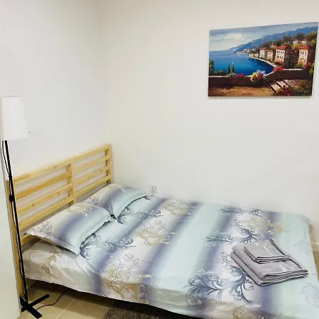Top Central Location , 5 Min To Beach *