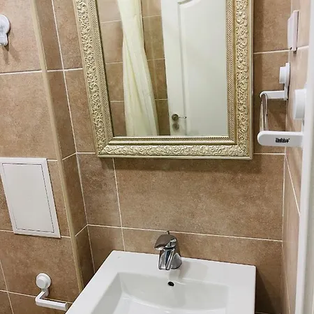 דירה Top Central Location , 5 Min To Beach וארנה