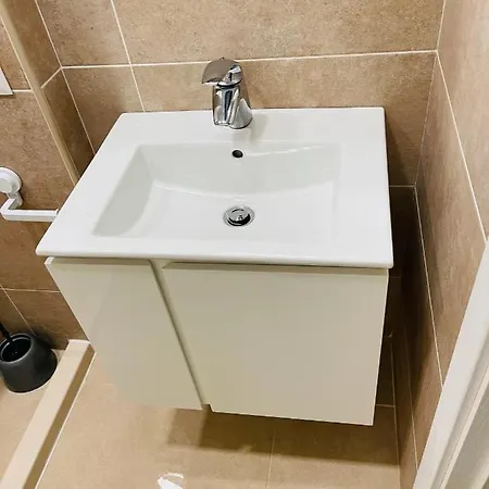 Top Central Location , 5 Min To Beach דירה